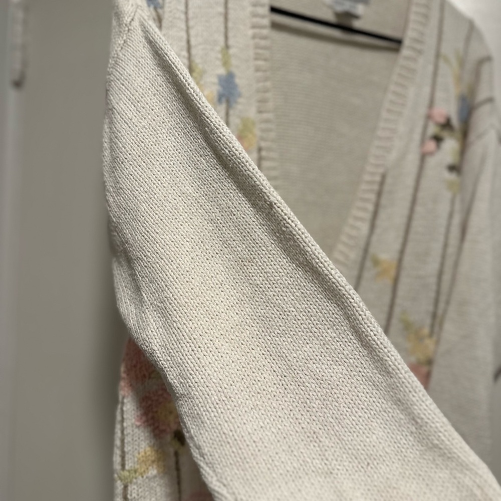 VTG Studio Style Sz: M Cream Hand Knit Cardigan Grandmacore Floral Cottagecore - Picture 7 of 13